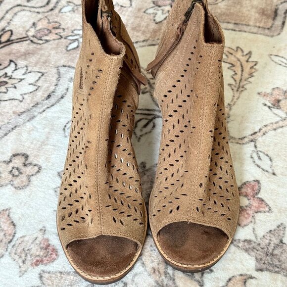 TOMS Majorca peep tow desert taupe bootie sz W 7.5 - Picture 1 of 9